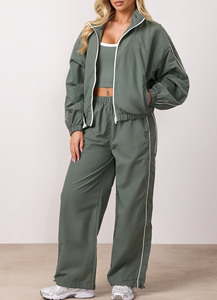 Ensemble de survêtement vert pour femme, 2 pièces, tissé, respirant, veste longue et pantalon de jogging – Nouvelle collection très demandée - Product Image 3