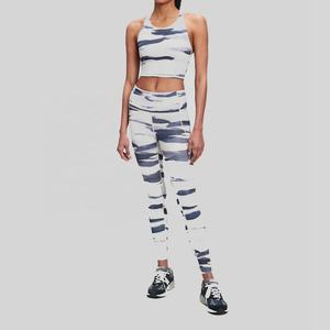 Ensemble de yoga pour femmes 2026 : Haut court dos nu avec coussinets de poitrine et pantalon élastique taille mi-haute pliable pour le sport et le fitness - Product Image 3