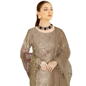 Vestidos de Panjabi paquistaníes bordados de gasa para mujer en trajes de tres piezas de gasa Diseñadores paquistaníes por Ramsha Vol 2017 - Product Image 1