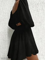 Robe mini noire à épaules dénudées et découpes pour femme, à manches longues, avec buste froncé et jupe évasée, idéale pour les soirées, vente en gros et personnalisation