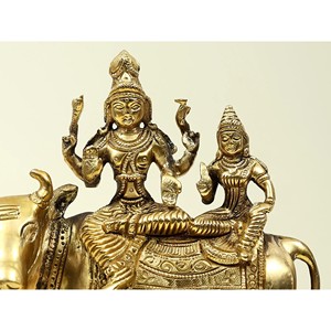 Petite statue de Lord Shiva de 6 pouces avec Parvati assis sur une sculpture en laiton fabriquée à la main Nandi - Product Image 2
