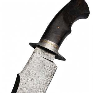 Outil utilitaire en acier damas à motif plume, robuste et de précision, avec manche en bois - Product Image 3
