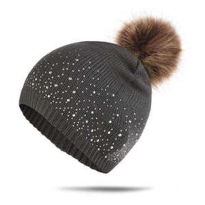 Bonnet d'hiver unisexe en acrylique doux de haute qualité, style décontracté, avec strass en diamant et pompon en vraie fourrure, motif jacquard, idéal pour les voyages - Collection 2026 - Product Image 1
