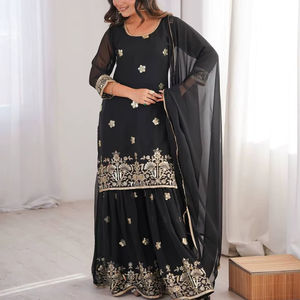 Conjunto Sharara de Georgette Negro Bordado con Dupatta y Adornos Florales Dorados, Traje Tradicional Étnico Indio para Bodas y Fiestas - Product Image 1
