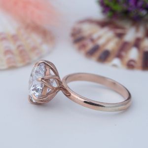 Anillo de lujo de plata 925 chapado en oro de 2 gramos con seis garras y moissanita DEF de diseño oculto - Product Image 2