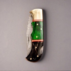 Cuchillo Plegable de Acero de Damasco con Hoja de Punta Caída, Mango Verde y Negro, Empuñadura de Latón, Cuchillo de Camping de 7 Pulgadas de Largo Total - Product Image 3