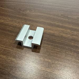 Pince de fixation intermédiaire en aluminium anodisé HOLCOM de haute qualité pour montage solaire, modèle HOL.MC-40T-F1, Vietnam, garantie 10 ans, photovoltaïque - Product Image 6