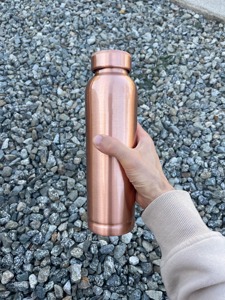 Bouteille d'eau vintage grande capacité 32 oz en cuivre pur avec logo, anti-fuite et écologique pour usage domestique - Product Image 3