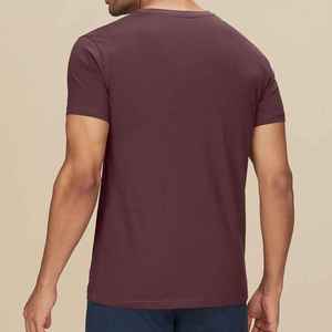 T-shirt en coton pour homme, col rond, manches courtes, couleur unie bordeaux, coupe classique, jersey décontracté, design respirant - Product Image 2