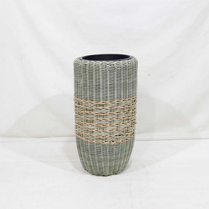 Vase en plastique à motif tressé circulaire, très vendu, pour plantes d'intérieur, style minimaliste, gris et tons naturels - Product Image 1