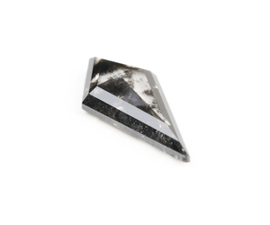 เพชรทรงว่าวโบราณ OM GEMS น้ำหนัก 1.60 กะรัต ทรงเกลือพริกไทย เจาะด้วยเลเซอร์ เพชรเลี้ยงในห้องปฏิบัติการ เพชรเกลือพริกไทยสั่งทำพิเศษ - Product Image 4