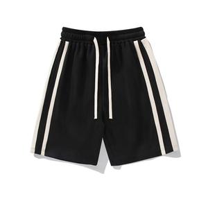 Shorts streetwear pour hommes, style tendance et urbain, shorts graphiques élégants pour hommes, look streetwear moderne - Product Image 3