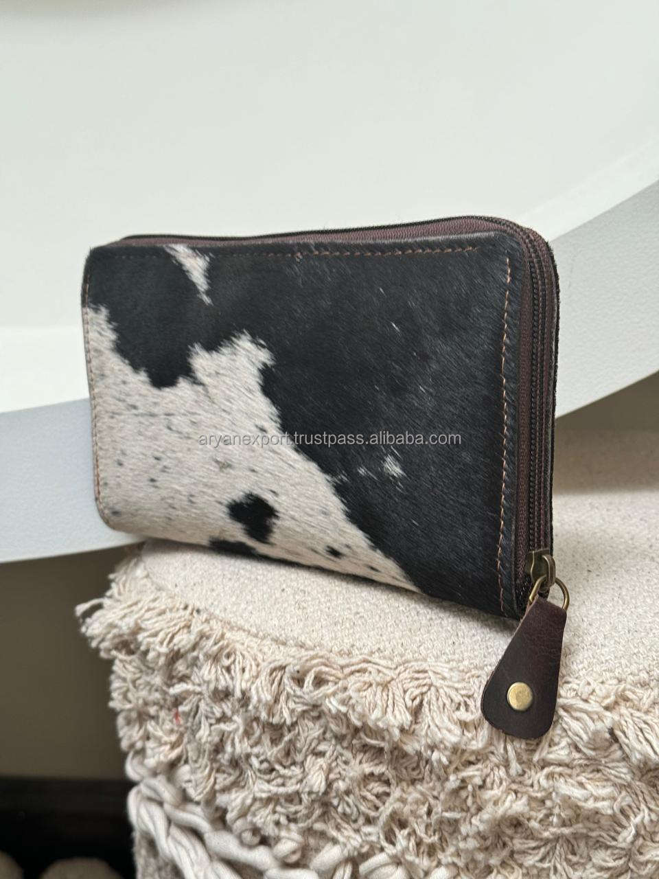 สีดำ/ สีน้ำตาล