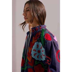 Veste Suzani en coton faite à la main en bleu foncé avec broderie florale multicolore, manteau bohème pour femmes - Product Image 4