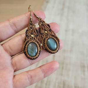 Boucles d'oreilles en macramé faites à la main avec labradorite, style bohème, pierres précieuses, cordon marron, bijoux de guérison, cadeau pour femme - Product Image 5