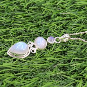 NIKHIL GEMS Pendentif Vintage Pierre de Lune en Argent Sterling Plaqué Or/Argent, Bijou de Déclaration avec Pierre de Naissance, pour Fiançailles - Product Image 5