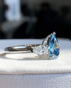 Hot Selling Blue Pear Cut Cubic Zirconia Engagement Ring 14K Solid Gold Three Stone Wedding Ring Fancy Jewelry <b>Gifts</b> For Women's - Product Image 2