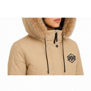 Parka d'hiver haut de gamme pour femme avec capuche à bordure en fausse fourrure et isolation épaisse pour une performance supérieure par temps froid - Product Image 3