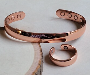 Bracelet minimaliste en cuivre massif gravé avec inscription pour père, bijou en métal tendance au design exquis - Product Image 3