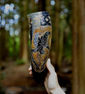 Gobelet en corne de buffle, accessoire pour boissons fabriqué artisanallement, avec une finition lisse et une prise en main confortable - Product Image 3