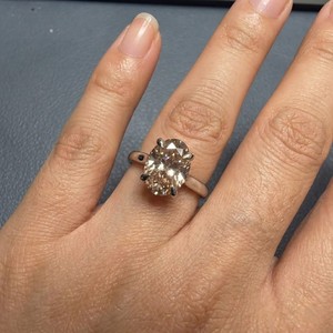 Anillo de Diamantes Clásico de Lujo en Oro Blanco de 10k, Certificado IGI, Elegante Joyería Fina, Regalo para Fiestas y Bodas - Product Image 4