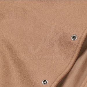 Chaqueta Letterman estilo streetwear, ligera y cómoda, para la moda urbana diaria, con tacto suave y elegante. - Product Image 6