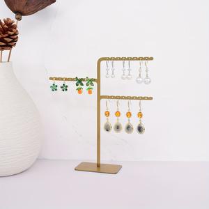 Soporte compacto para exhibir pendientes con barras de varios niveles, ranuras seguras, base estable que ahorra espacio para un almacenamiento de joyas sin enredos - Product Image 1