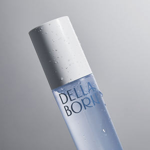 DELLA BORN-Brume d'ampoule aux algues: hydratation en profondeur et revitalisation pour tous les types de peau avec des ingrédients haut de gamme - Product Image 1