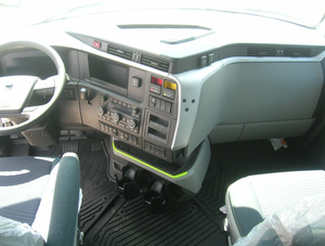 Camión Semirremolque Vol_VO VNL64T 660 VNL64T660 Usado SUPER ECONÓMICO, Modelos 2022, 2023 y 2024 - Product Image 4