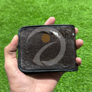 Cartera de Cuero Artesanal con Pelo de Vaca, Cartera Delgada Minimalista Bifold, Tarjetero de Cuero, Cartera de Cuero con Aspecto Único - Product Image 1