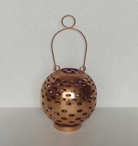 Farolillo de cobre metálico con forma de globo esférico, perforado con puntos, asa de alambre recortada, decoración para centro de mesa - Product Image 4