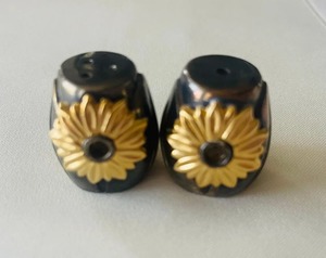 Sunflower Design Metal <b>Small</b> Size Salt And Pepper Shakers Set For Kitchen Dining Table Elegant Spice Dispenser Stylish Decor - Product Image 4