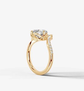 Anillo de Compromiso Solitario Elegante de Plata de Ley 925 con Moissanita de Corte Ovalado de 8x12 mm, Chapado en Oro Amarillo, Clásico para Bodas y Fiestas - Product Image 2