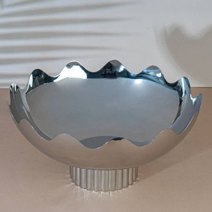 ชามเสิร์ฟโลหะทันสมัยพร้อมผิวขัดเงาและขอบหยักสำหรับตกแต่ง - Product Image 3