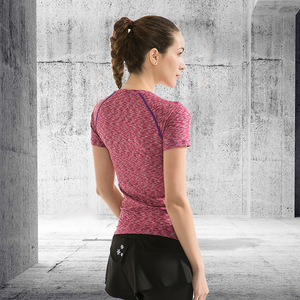 T-shirt de sport pour femme en polyester et élasthanne, couleurs personnalisées, extensible, de haute qualité, durable, pour la course à pied - Product Image 4