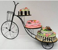 Support à gâteau artisanal en laiton écologique Tayyab pour occasions spéciales, événements formels, décorations de gâteaux