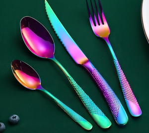 Ensemble de couverts de luxe en acier inoxydable avec manche martelé aux couleurs arc-en-ciel, design de créateur, pour la salle à manger moderne, la cuisine et les événements - Product Image 1