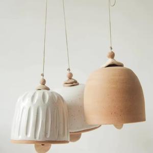 Cloches de Noël rondes de style festif, découpées au laser, en céramique de haute qualité, fabriquées à la machine, imperméables, couleur pleine, pour décoration suspendue - Product Image 1