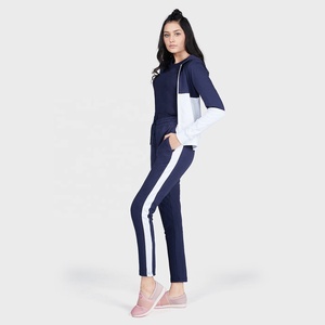 Venta al por mayor deporte personalizado señoras chándal y capucha a granel mujeres chándal Jogging chándal conjunto de chándales - Product Image 1