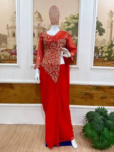 Conjunto indio-pakistaní rojo con blusa bordada de malla, dupatta de red y churidar, ideal para bodas y festivales. - Product Image 1