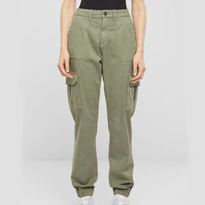 Pantalones cargo para mujer, estilo urbano, diseñados para la moda urbana y un look informal. - Product Image 2