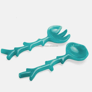 Serveurs à salade en polyrésine aqua poli moderne haut de gamme outil de remuage vert menthe artisanal avec motif tourbillon pour les mariages à la maison - Product Image 5