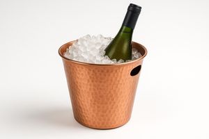 Cubo Enfriador de Hielo Metálico con Recubrimiento de Polvo Negro Mate, Asas de Cabeza de Ciervo en Latón Dorado e Interior Dorado - Product Image 4