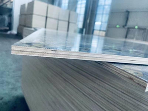 Contreplaqué de bouleau filmé double face pour la décoration et la construction, utilisation pour meubles d'intérieur - Contreplaqué sur mesure pour l'exportation UE, États-Unis - Product Image 4