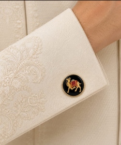 Gemelos de latón esmaltado con diseño de camello del desierto, hechos a mano estilo Rajasthan, para hombre, en negro y dorado, para bodas y eventos formales. - Product Image 3