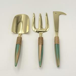 Ensemble d'outils de jardinage personnalisés en acier inoxydable de haute qualité avec manche en bois et en résine pour jardin extérieur et intérieur - Product Image 1