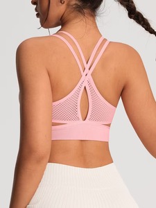 Soutien-gorge de sport sans couture pour femmes |   Débardeur de yoga à double bretelle croisée dans le dos |   Soutien-gorge de sport respirant en maille à découpes avec coussinets - Product Image 4