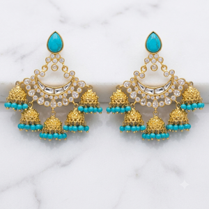 Pendientes de Lujo Chapados en Oro con Múltiples Jhumkas y Chandbali, Pendientes Colgantes de Perlas Kundan para Novias Indias y Pakistaníes, Pendientes Étnicos para Mujer para Fiestas - Product Image 4