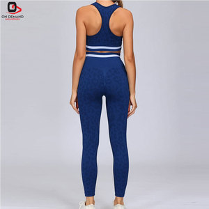 Conjunto de Yoga sin Costuras para Mujer, Leggings y Top Corto Elásticos y Elegantes, Ideales para Entrenamiento Diario y Yoga - Product Image 4