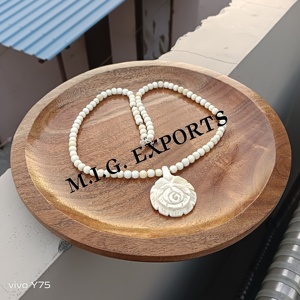 Collar de cuentas de hueso o joyería para fiestas, utilizada para fines espirituales, culturales y estéticos, y con gran variedad de estilos. - Product Image 5